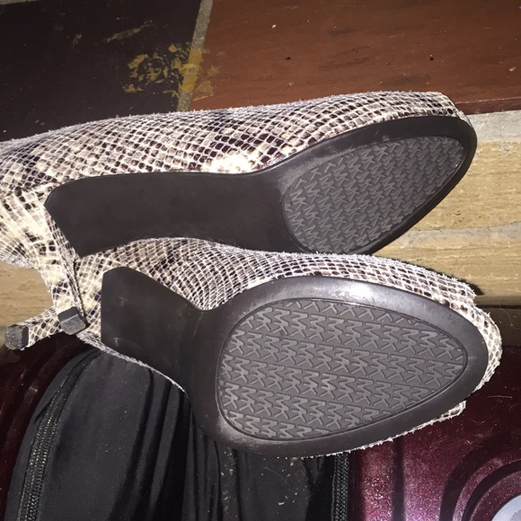 MICHAEL Michael Kors Faux Print Peeptoe Pumps 6.5 - Picture 8 of 8